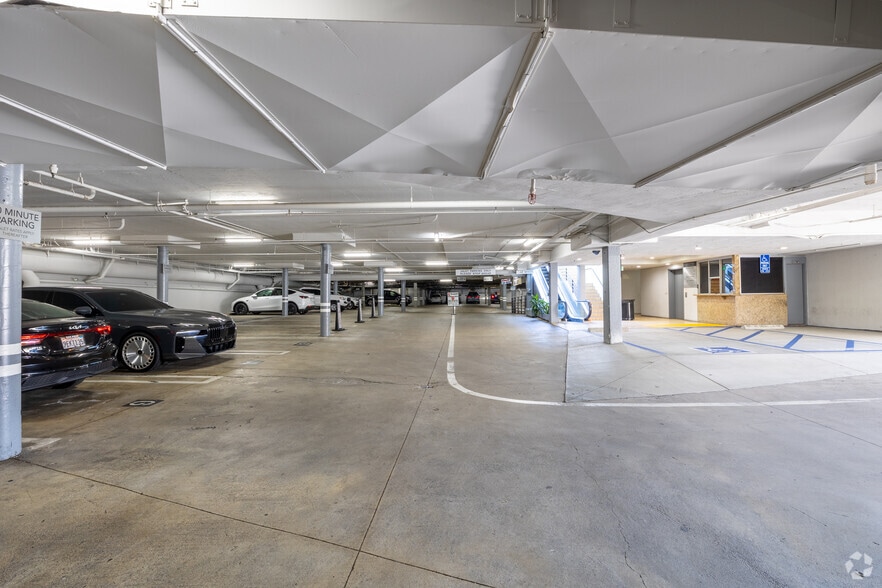 More Photos Of 12265 Ventura Blvd, Studio City Unknown For Lease