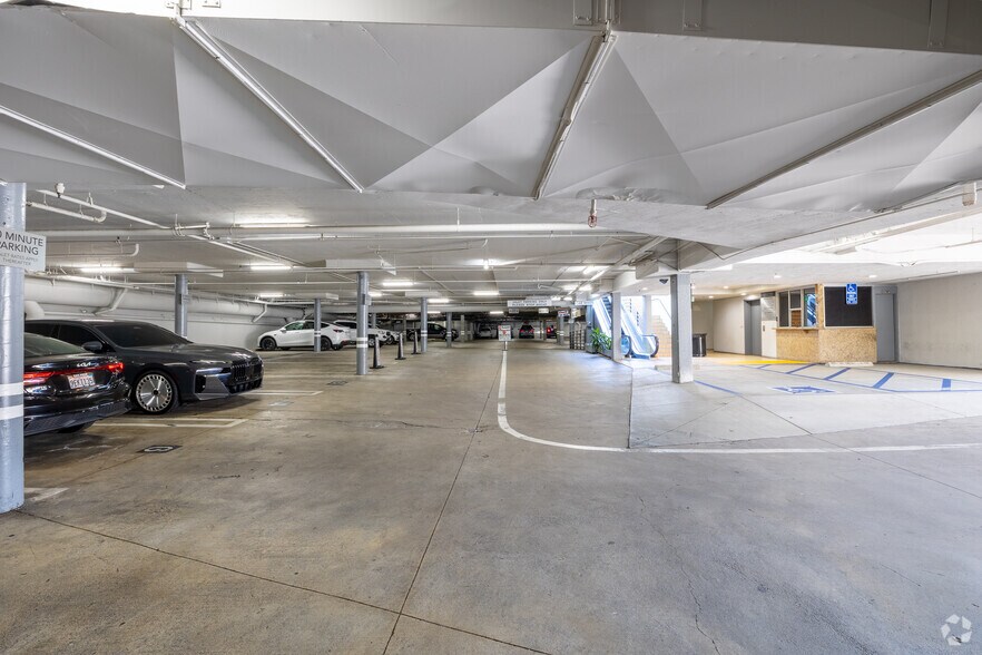 More Photos Of 12265 Ventura Blvd, Studio City Storefront For Lease