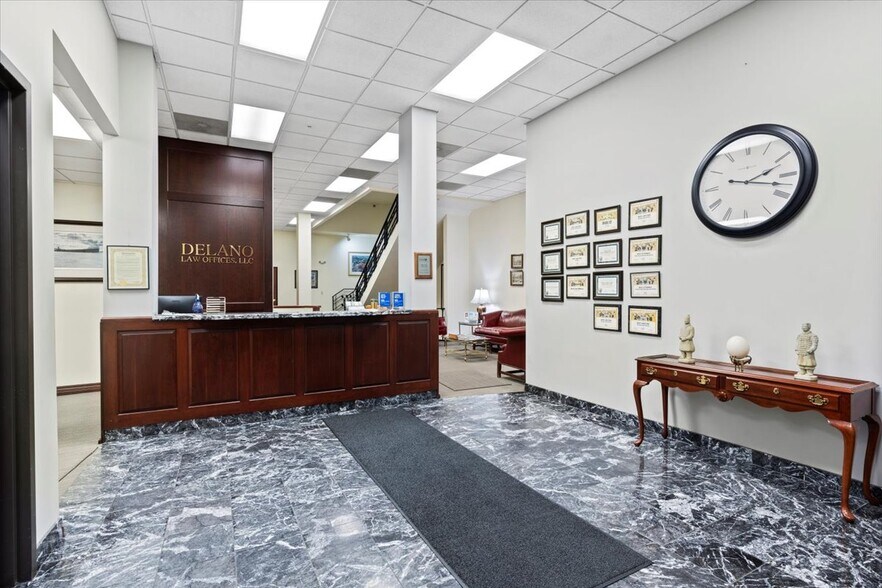 More Photos Of 200 S 6th St, Springfield Office For Sale