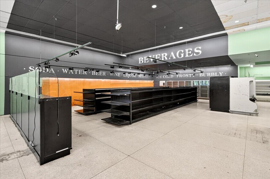 More Photos Of 4634-4639 Gravois Rd, House Spgs, House Springs Supermarket For Lease