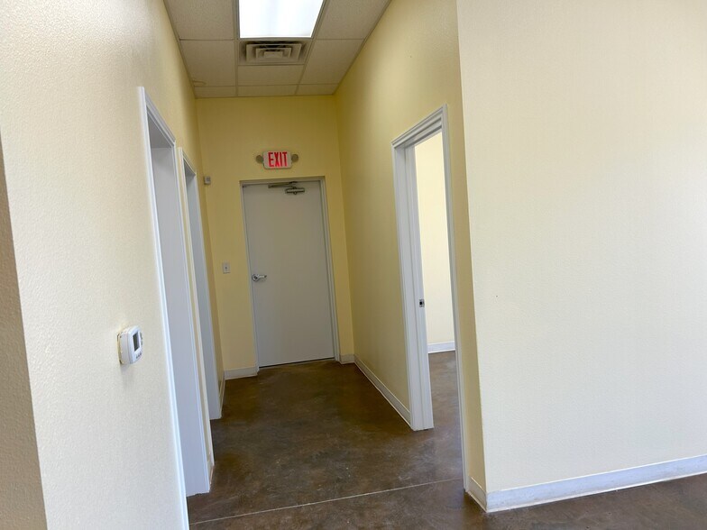More Photos Of 1463 Oil Mill Rd, Pecos Warehouse For Lease