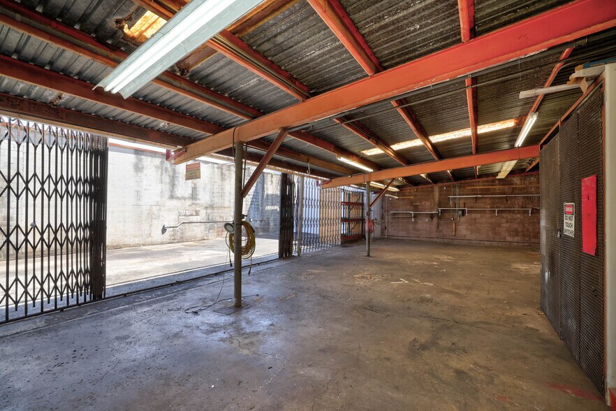 More Photos Of 1924 Democrat St, Honolulu Industrial For Sale