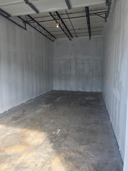 More Photos Of 4800 NE 11th Ave, Oakland Park Self Storage For Sale