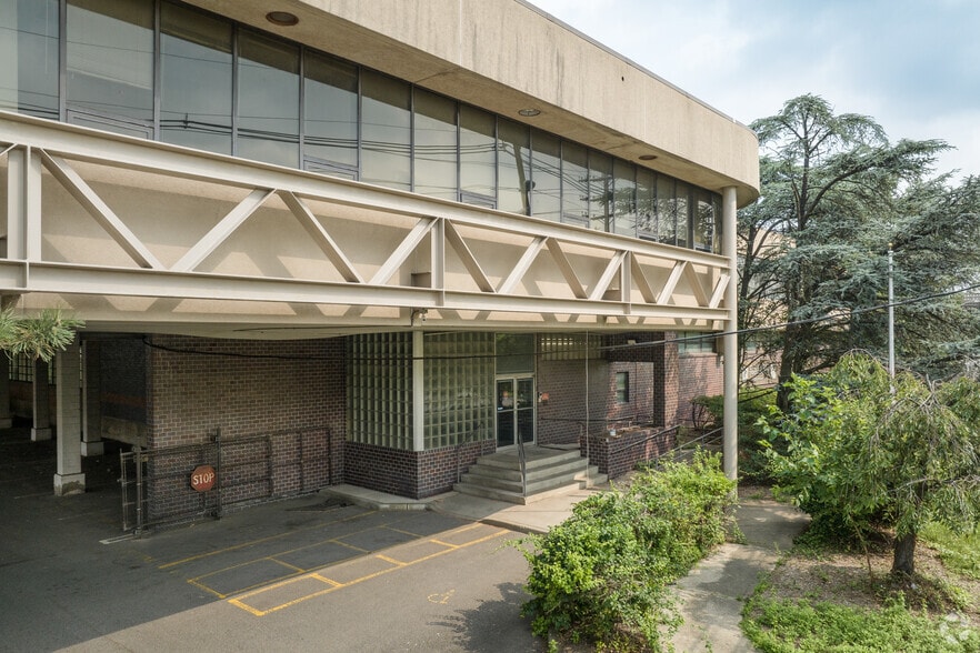 More Photos Of 456 Nordhoff Pl, Englewood Warehouse For Lease