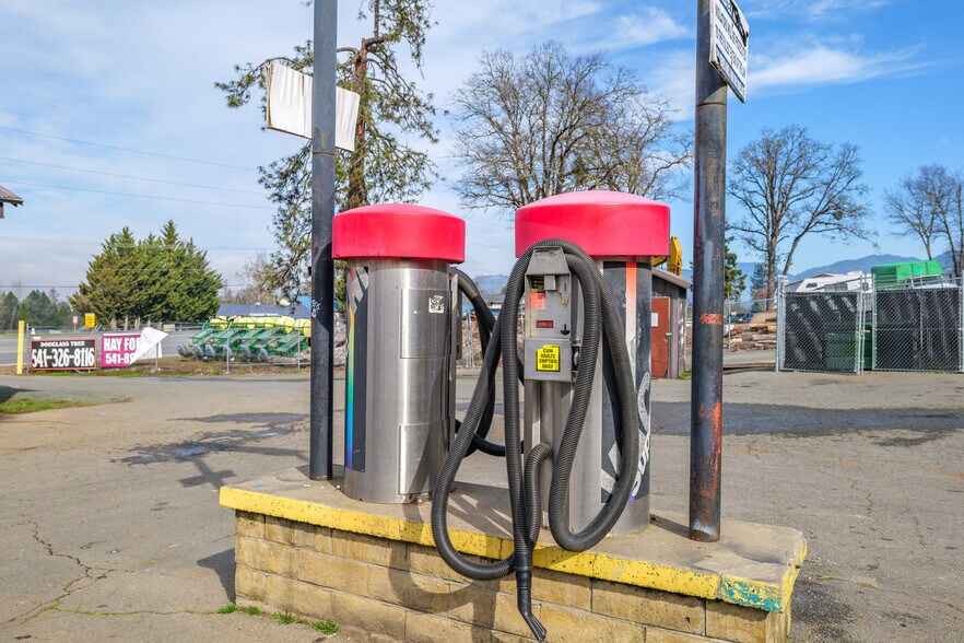 More Photos Of 2521 Williams Hwy, Grants Pass Carwash For Sale