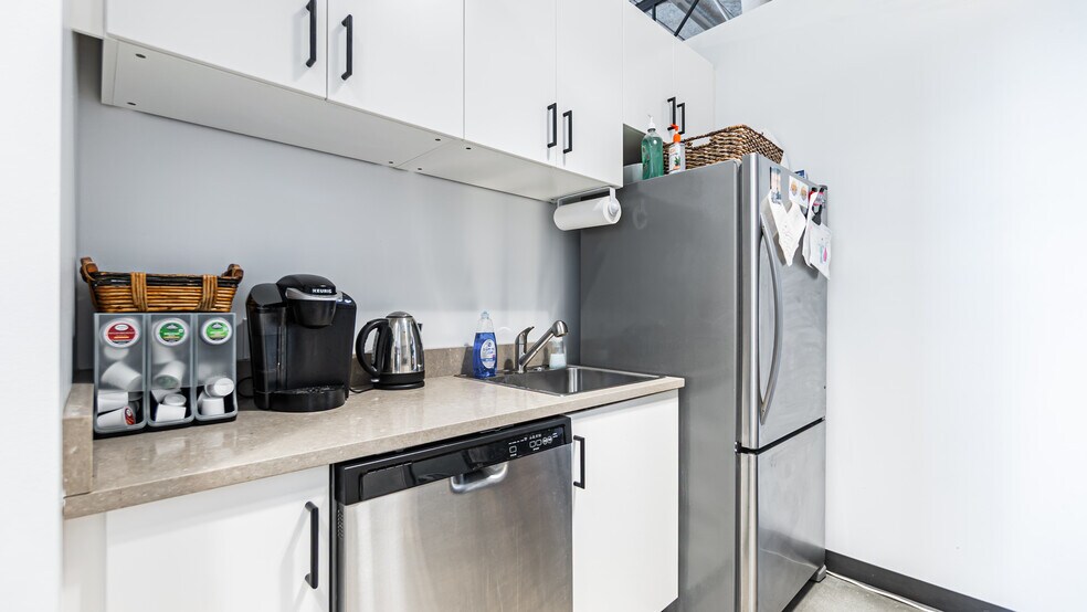 More Photos Of 701-723 N Douglas St, El Segundo Loft Creative Space For Lease