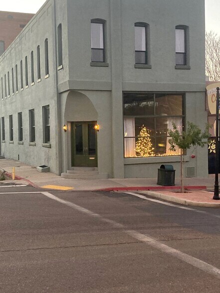 Primary Photo Of 300 N Broad St, Globe Specialty For Sale