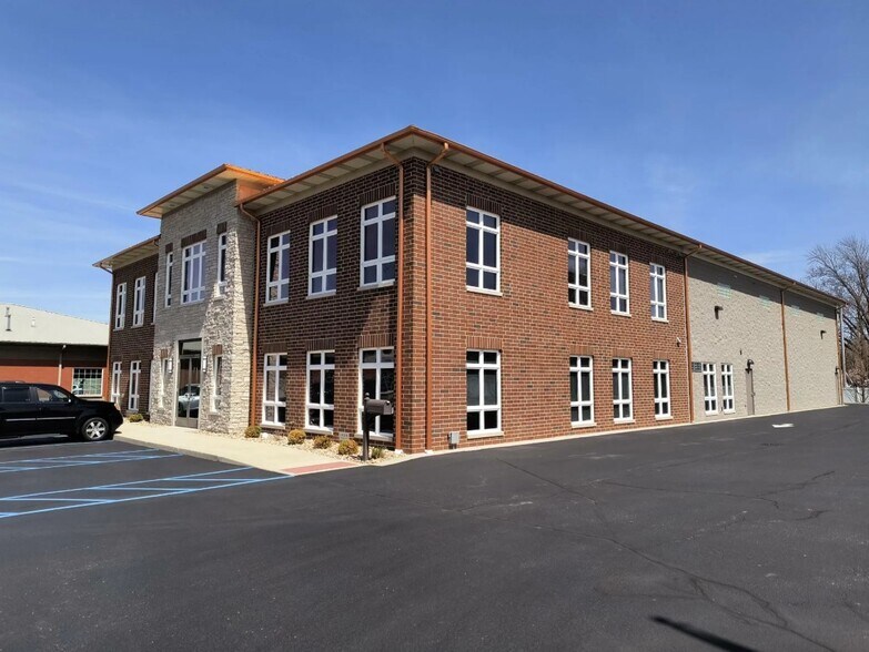 More Photos Of 530 N Indiana Ave, Crown Point Office For Lease