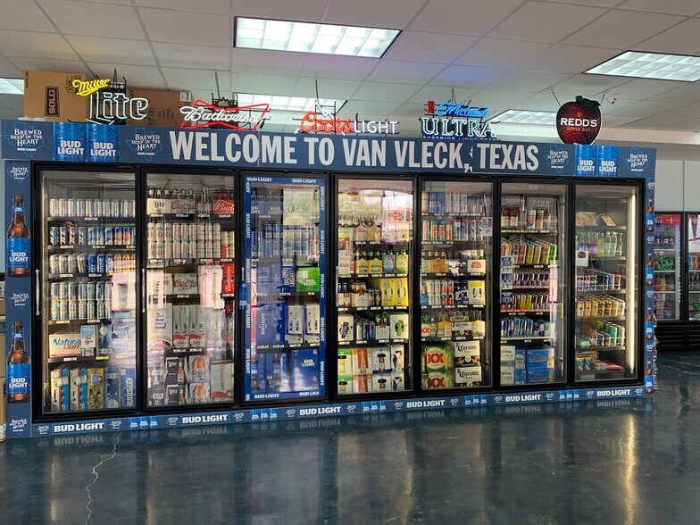 More Photos Of 8799 State Highway 35 N, Van Vleck Convenience Store For Sale