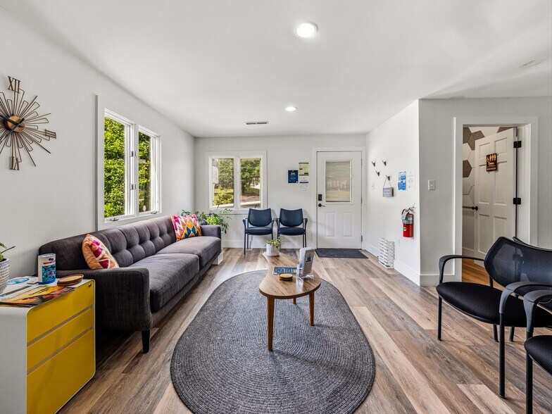More Photos Of 2124 Hendersonville Rd, Arden Office For Sale