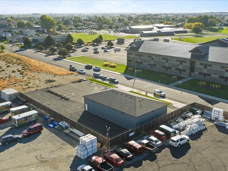 More Photos Of 1505 Spokane st, Pasco Flex For Sale