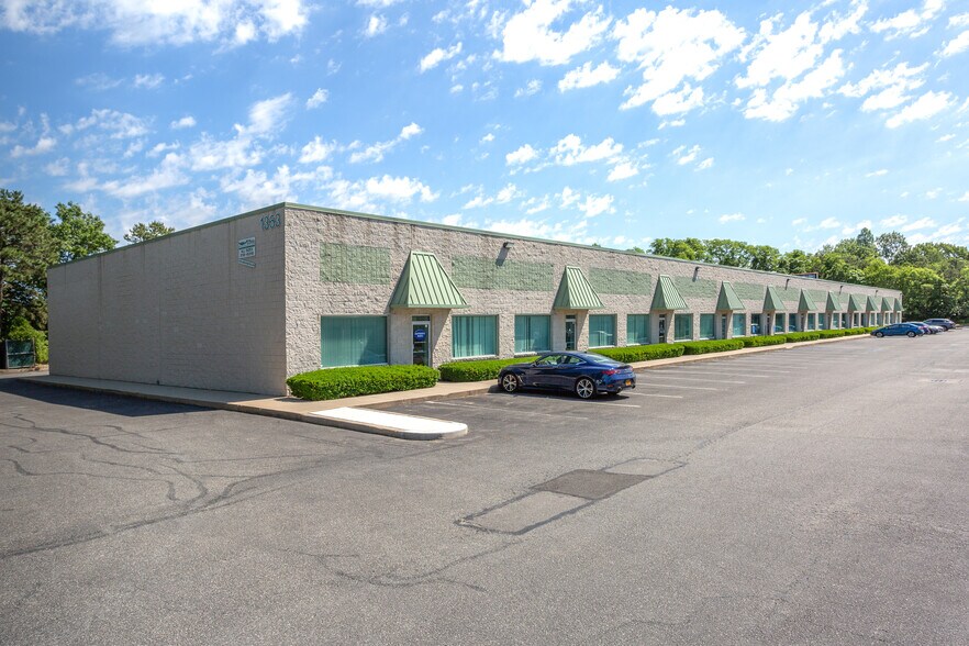 More Photos Of 1361 Lincoln Ave, Holbrook Warehouse For Lease