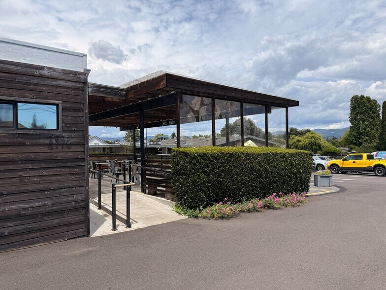 More Photos Of 2770 Old Sonoma Rd, Napa Restaurant For Lease