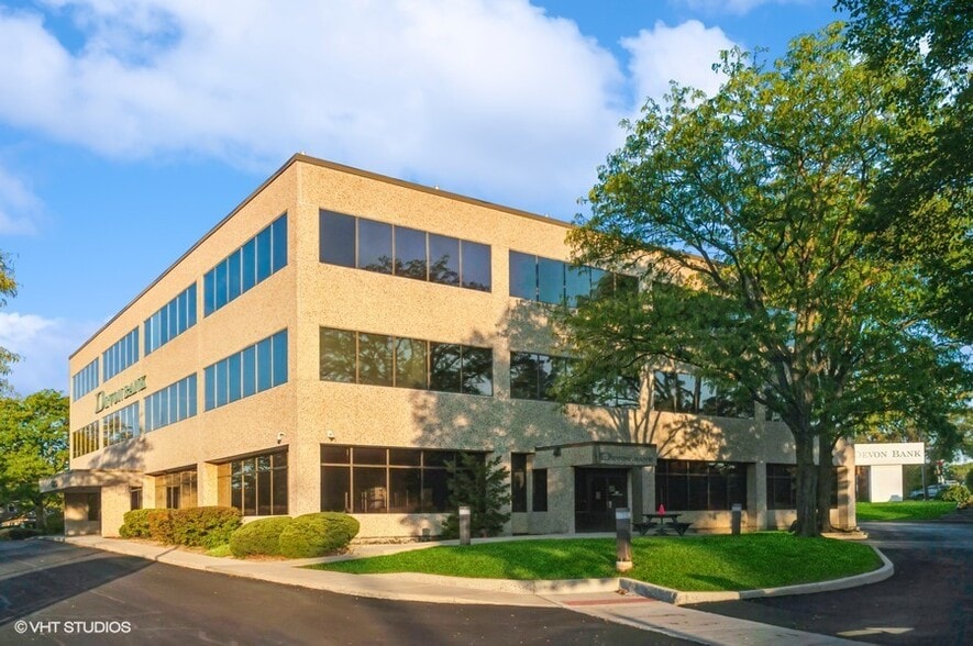 More Photos Of 950 Milwaukee Ave, Glenview Office For Sale