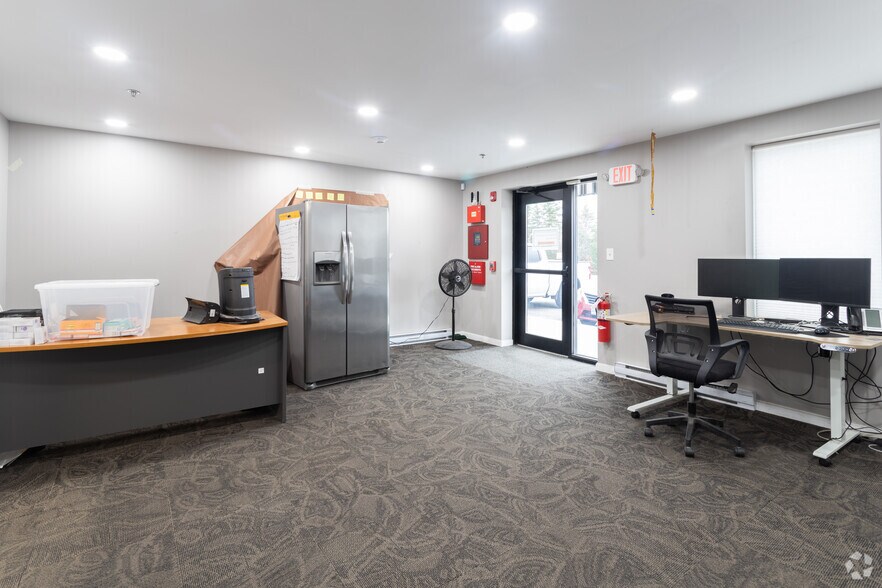 More Photos Of 9B Puzzle Ln, Newton Warehouse For Lease