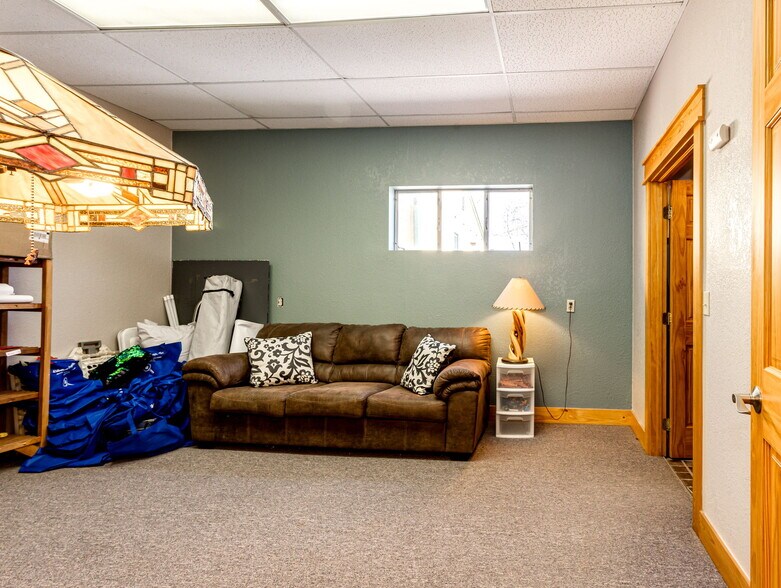 More Photos Of 228 Comanche St, Kiowa Office For Sale