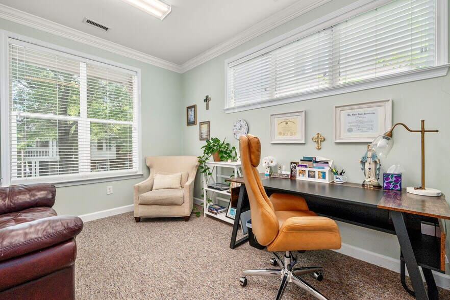 More Photos Of 705-711 Peninsula Dr, Davidson Office For Sale