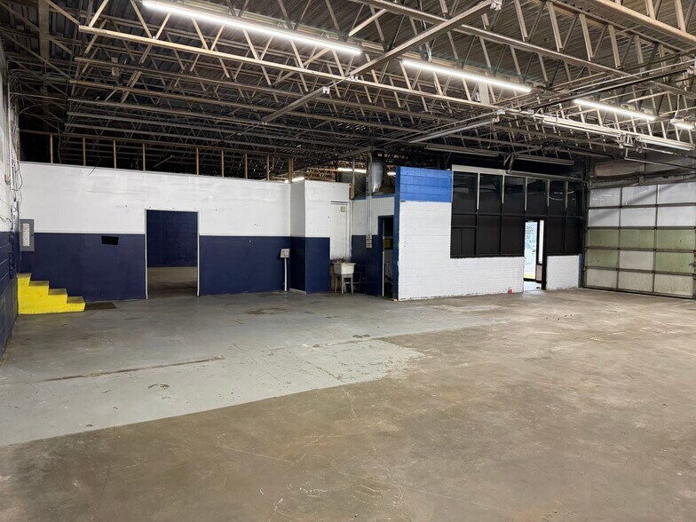 More Photos Of 1717-1721 S High St, Columbus Flex For Lease