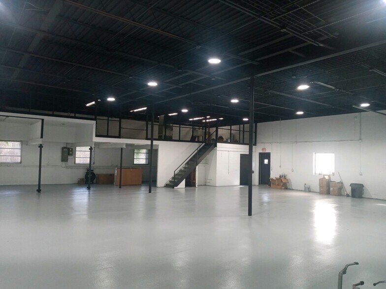 More Photos Of 170 Bennington Dr, Rochester Manufacturing For Sale