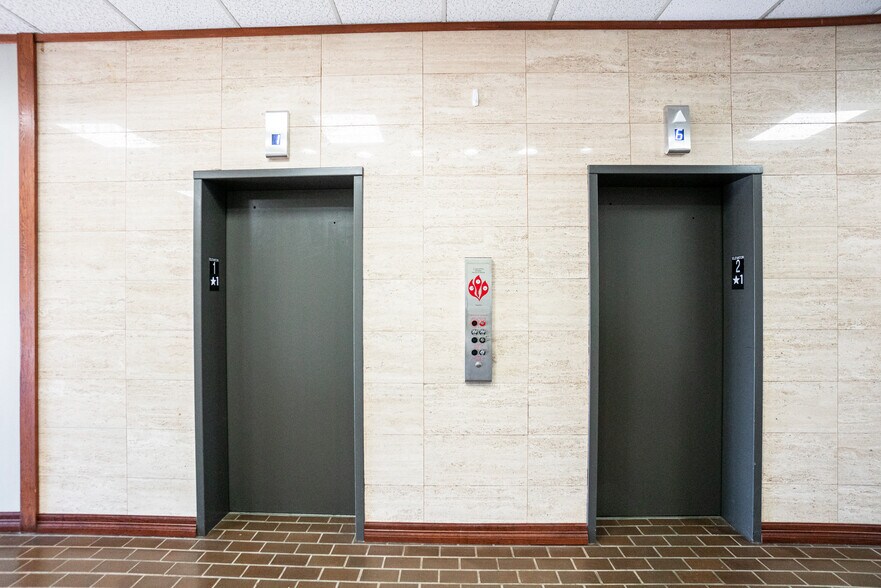 More Photos Of 140 E Tyler St, Longview Office For Lease