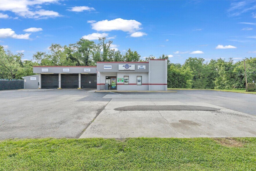 More Photos Of 1474 Peters Creek Rd NW, Roanoke Auto Repair For Sale