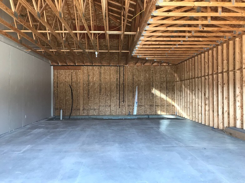 More Photos Of 407 S 4th St, Dunlap Storefront Retail Office For Lease