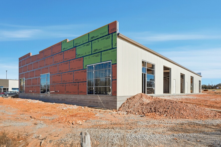 More Photos Of 2420 S 8th St, Rogers Flex For Lease