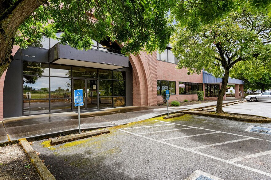 More Photos Of 1852 Fescue St SE, Albany Office For Sale