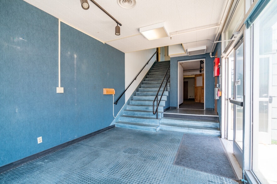 More Photos Of 1352 Lighthouse Ave, Pacific Grove Office For Lease