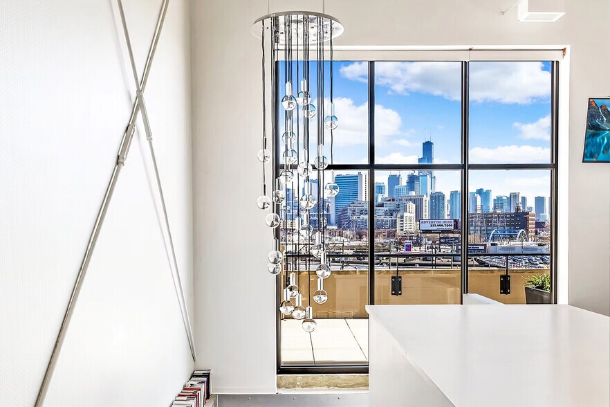 More Photos Of 1333 N Kingsbury St, Chicago Office For Lease