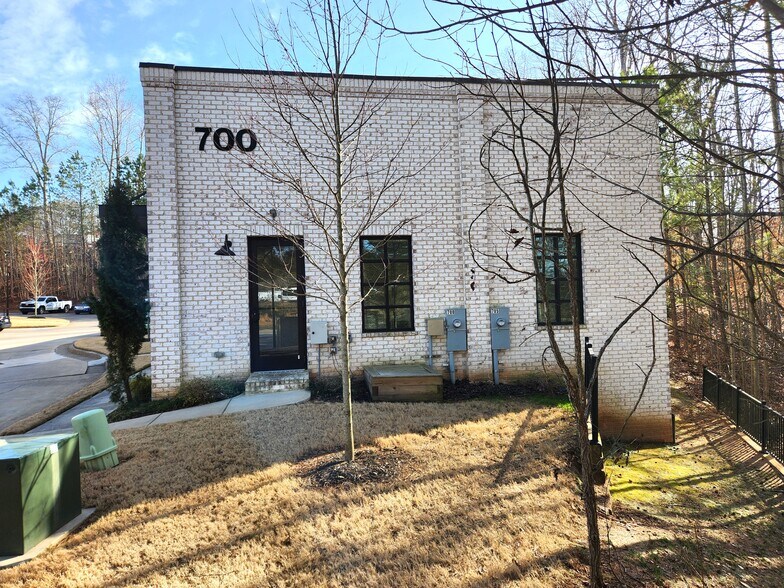 More Photos Of 6110 McFarland Station Dr, Alpharetta Medical For Lease