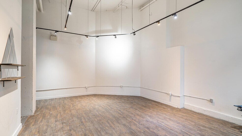 More Photos Of 26 Cordova St E, Vancouver Storefront For Lease