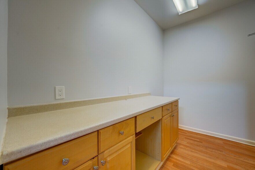 More Photos Of 4410 74th Ave, Hyattsville Medical For Lease