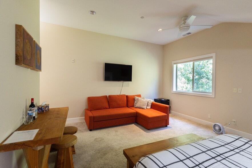 More Photos Of 360 Knechtel Way NE, Bainbridge Island Apartments For Sale