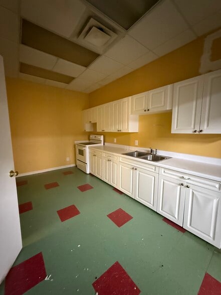 More Photos Of 3773 Northside Dr, Macon-Bibb Freestanding For Sale