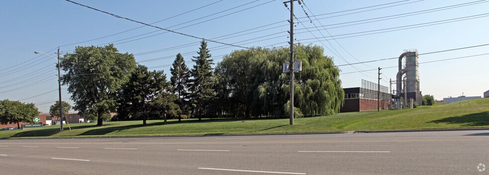 More Photos Of 913 Brock Rd, Pickering Warehouse For Lease