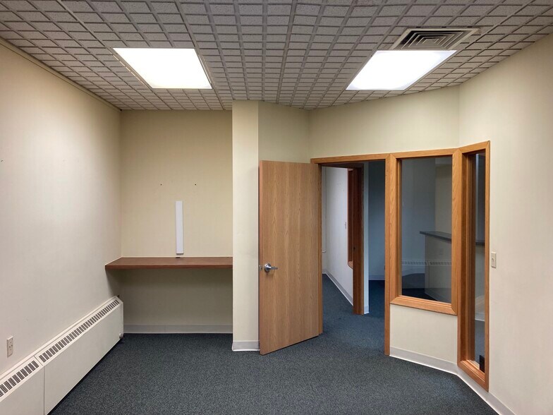 More Photos Of 323 W Superior St, Duluth Storefront Retail Office For Sale