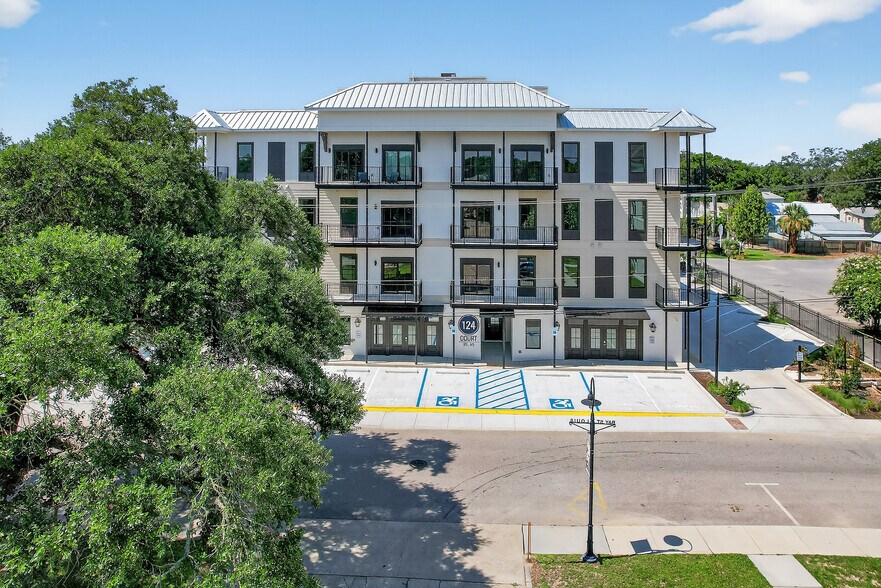 More Photos Of 124 Court St, Bay Saint Louis Office For Sale