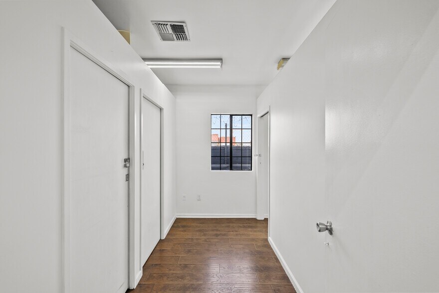 More Photos Of 5335 Santa Monica Blvd, Los Angeles Storefront Retail Residential For Lease