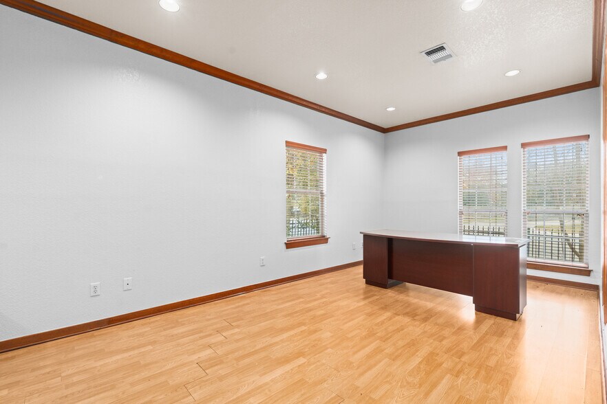 More Photos Of 1218 S Presa St, San Antonio Office Residential For Lease