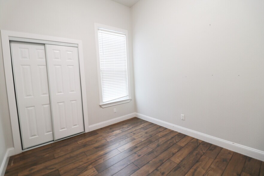 More Photos Of 875 Wood St, Oakland Apartments For Sale