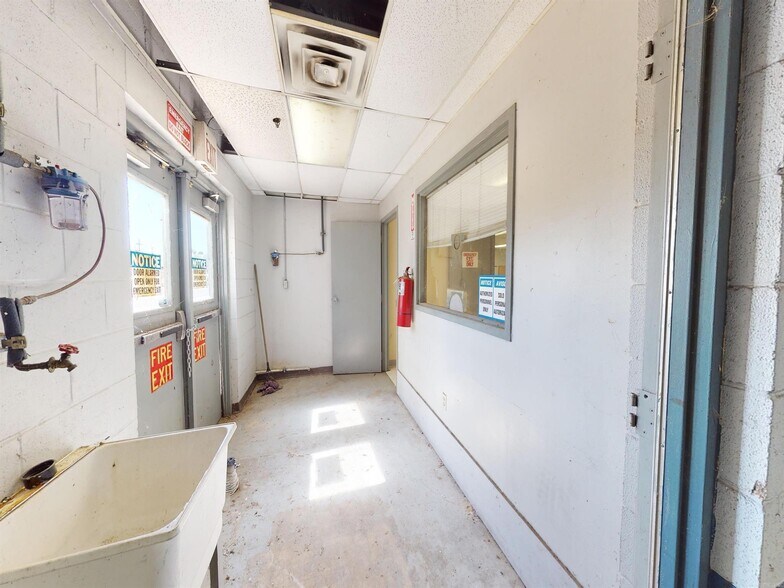 More Photos Of 103 Red Bridge Rd, De Queen Warehouse For Sale