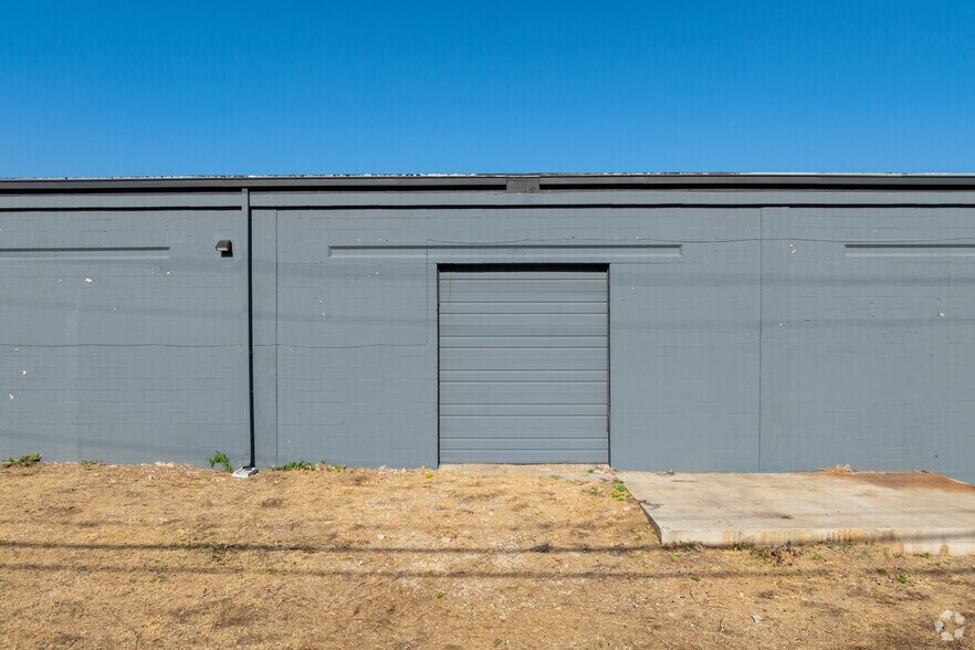 More Photos Of 3907 Warehouse Row, Austin Unknown For Lease