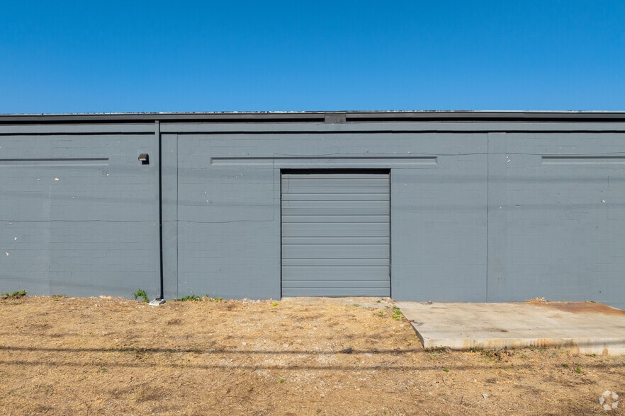 More Photos Of 3910 Warehouse Row, Austin Warehouse For Sale