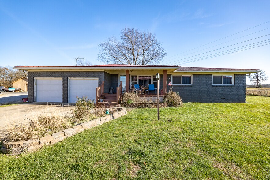 More Photos Of 22472 Highway MM, Lebanon Showroom For Sale