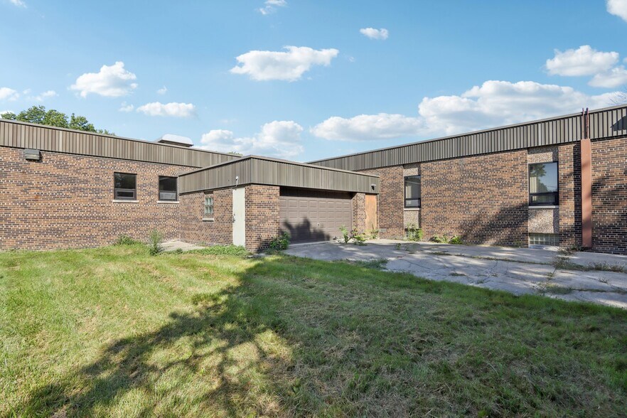 More Photos Of 1645 N 25th St, Milwaukee Office For Sale
