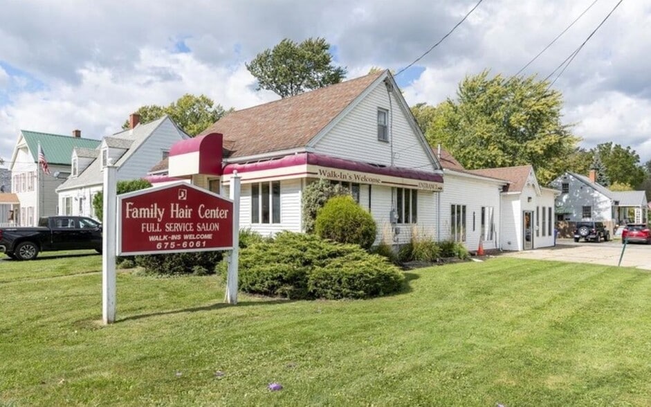 Primary Photo Of 736 Center Rd, Buffalo Freestanding For Sale