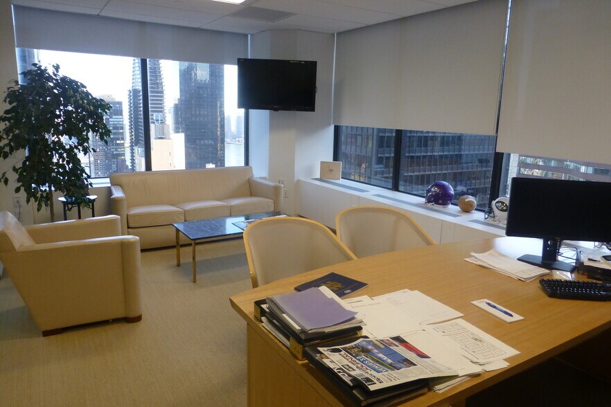 More Photos Of 800 Third Ave, New York Office For Lease