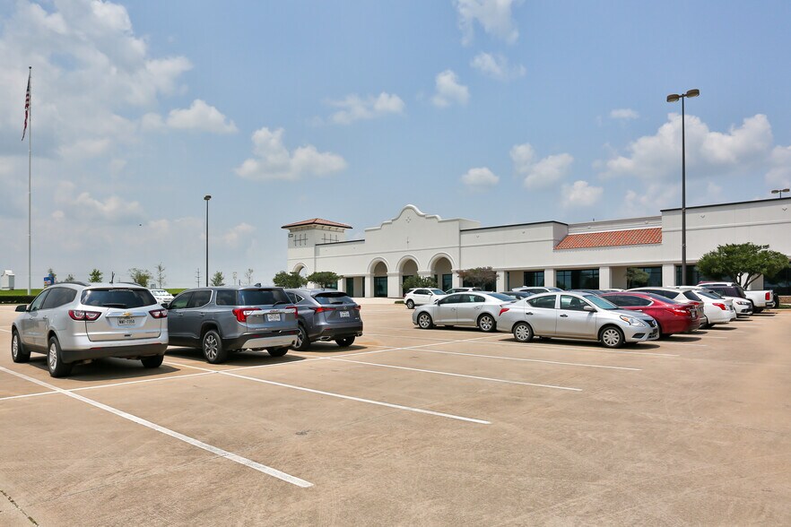 More Photos Of 5800 N Interstate 35, Denton Unknown For Lease