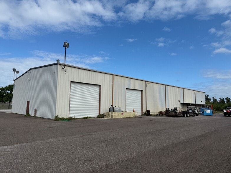 More Photos Of 12625 40th St N, Clearwater Warehouse For Lease